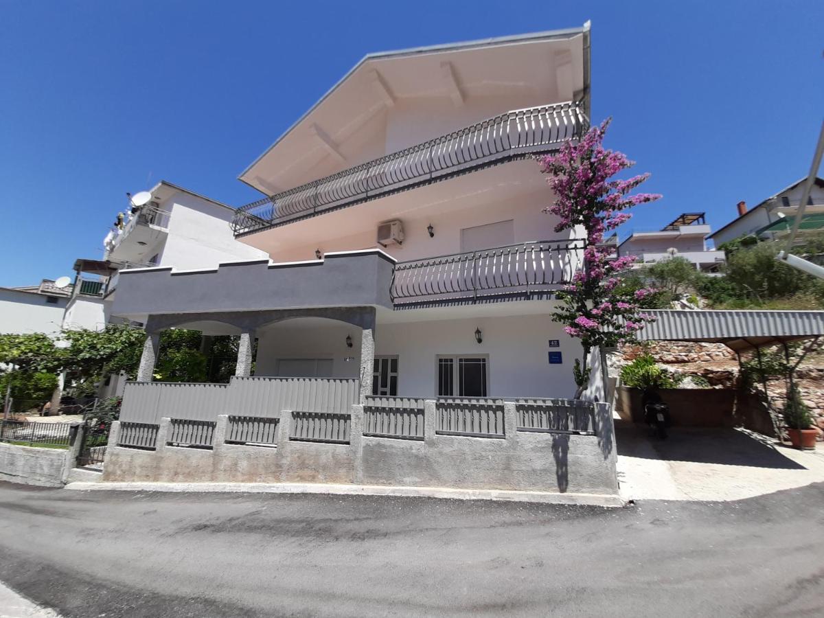Apartment Luna โตรกีร์ ภายนอก รูปภาพ