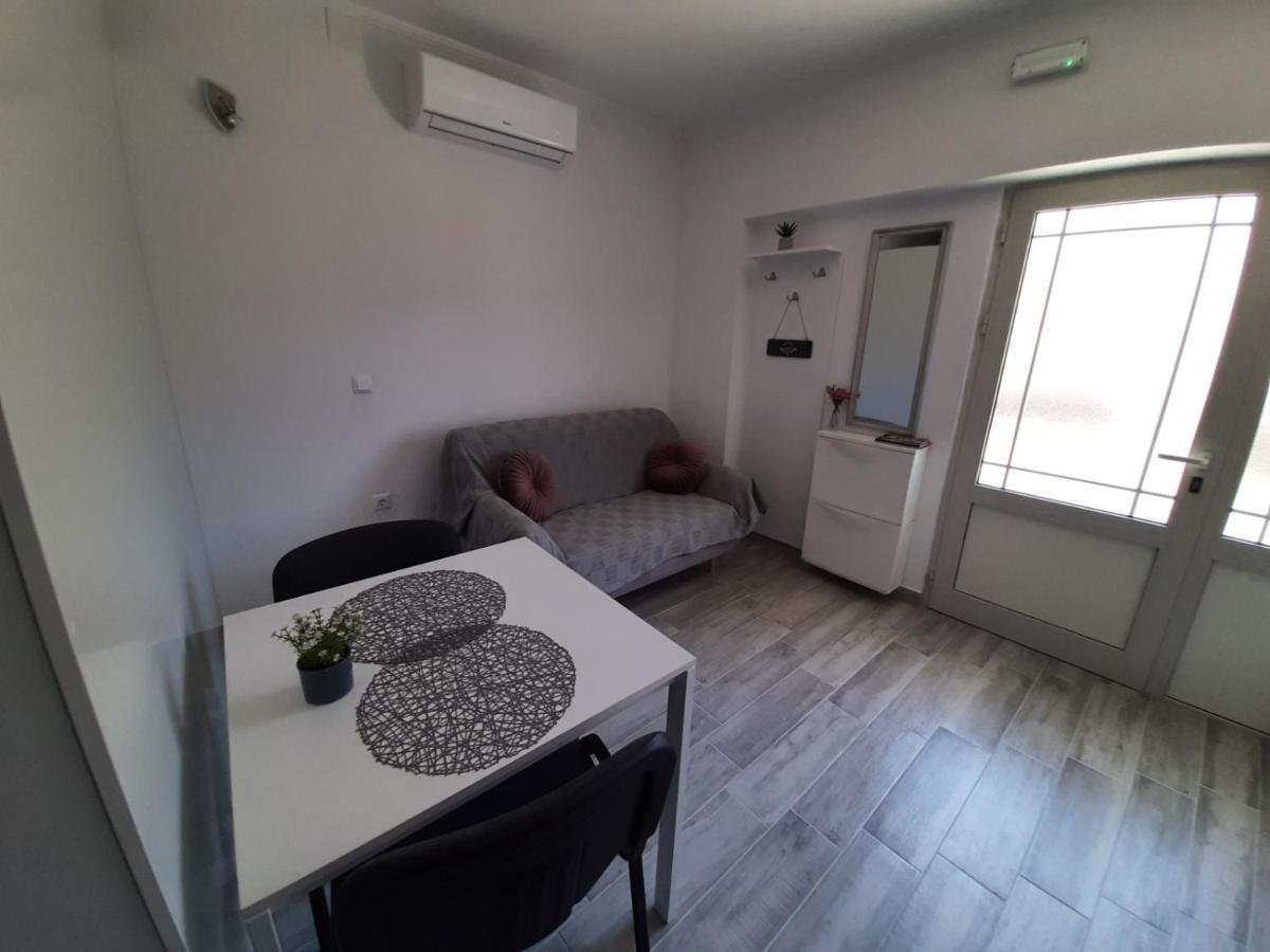 Apartment Luna โตรกีร์ ภายนอก รูปภาพ